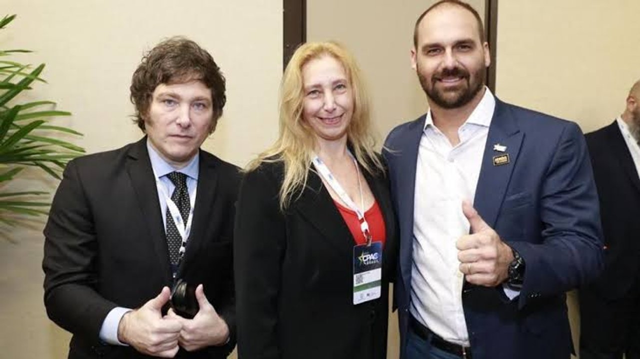 Milei viaja a Washington para una gala hispana y se mostrará con Eduardo Bolsonaro