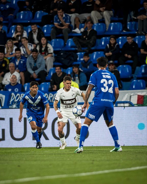 Vélez lo tenía ganado, pero se durmió y Platense se lo empató sobre el final, en Liniers