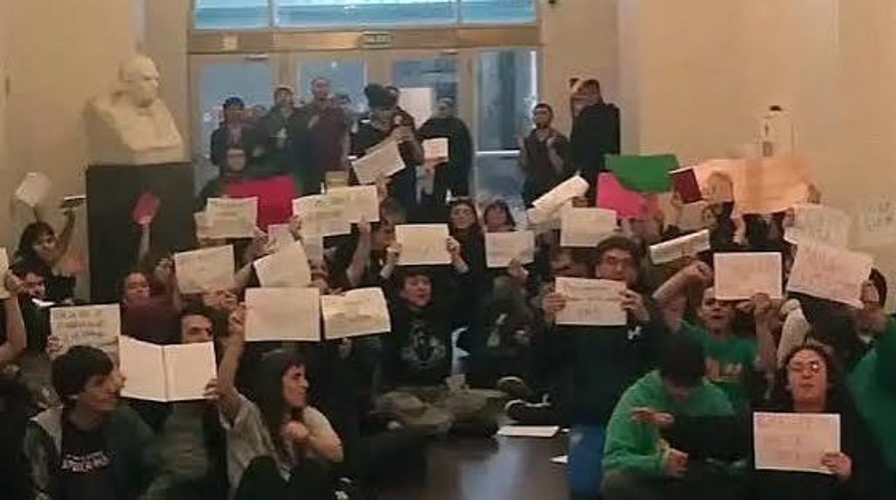La Policía Federal desalojó a estudiantes que habían ingresado al Palacio Pizzurno