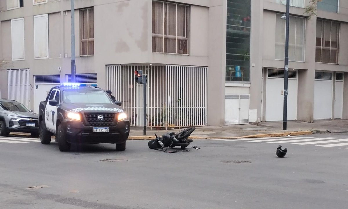 Chocaron un auto y una moto en Chacarita: un herido