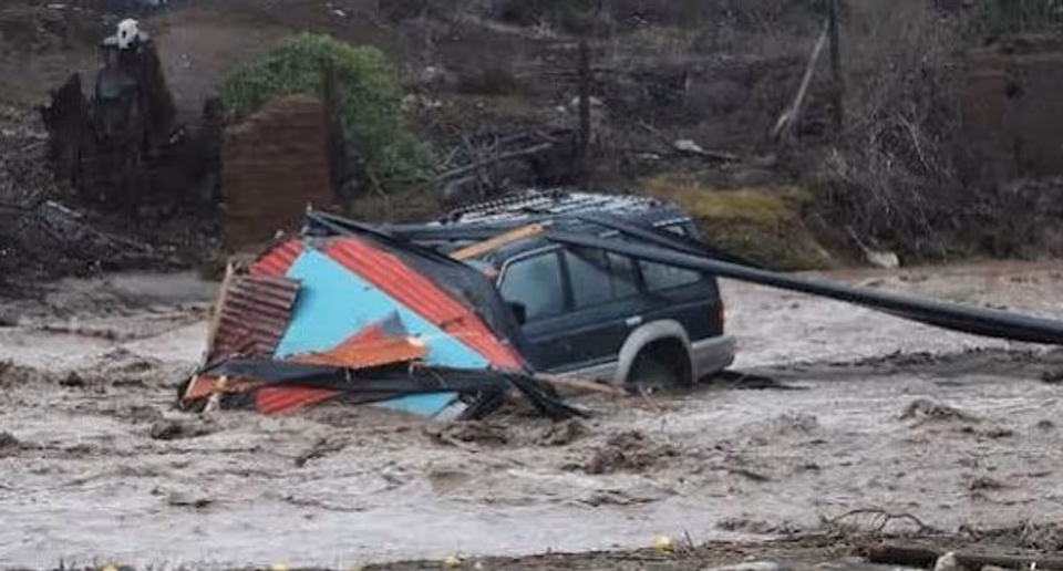Impactante aluvión en Santiago de Chile y sus alrededores