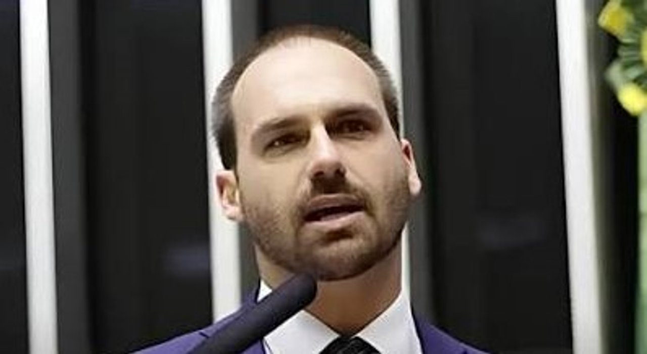 Justicia brasileña ordenó el arresto de Eduardo Bolsonaro, hermano del candidato presidencial