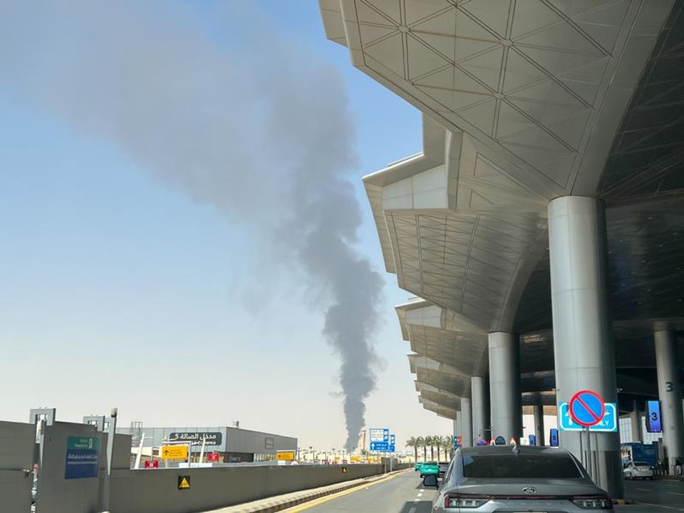Arabia Saudita: dos ataques contra el aeropuerto de Riad dejaron tres muertos y varios heridos