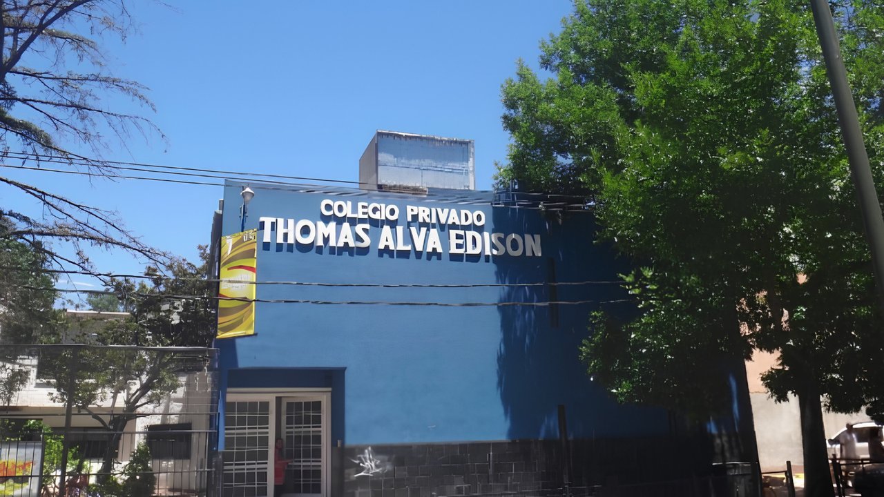 Ituzaingó: nueva denuncia en una escuela por la distorsión de fotografía de alumnas con IA