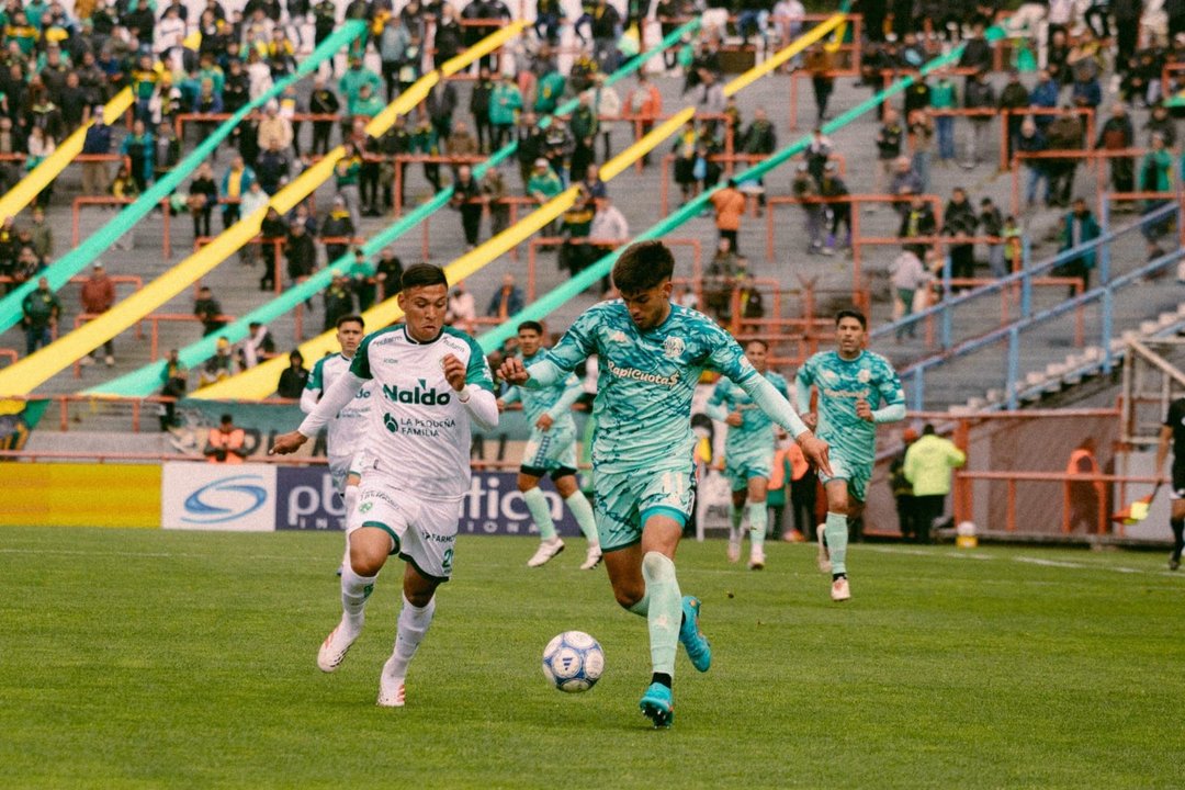 Aldosivi perdió con Sarmiento y quedó muy complicado con el descenso