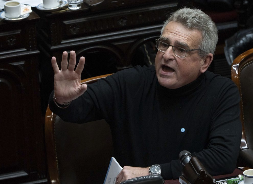 Rossi apuntó contra el plan del Gobierno: “Habilitan la venta de la ciudadanía argentina”