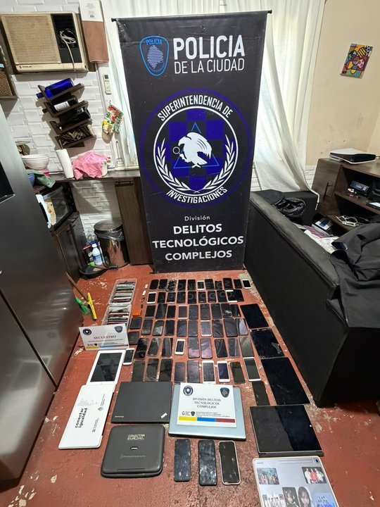 Desbaratan laboratorio que desactivaba bloqueos de celulares: más de 130 dispositivos secuestrados