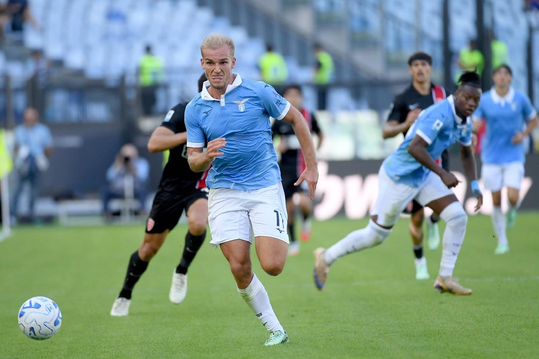 Lazio derrotó a Monza y es el líder de la Serie A junto al Inter