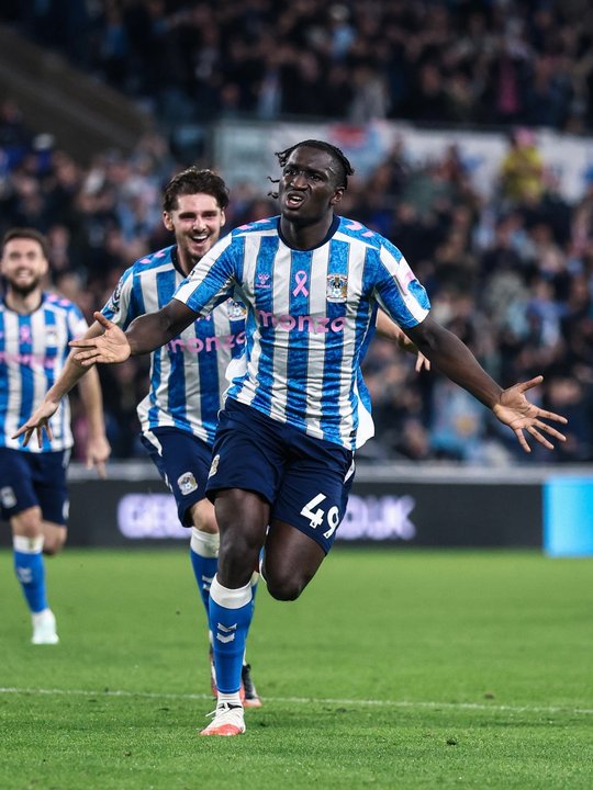 Coventry City goleó al Newcastle y salió de la zona de descenso en la Premier League