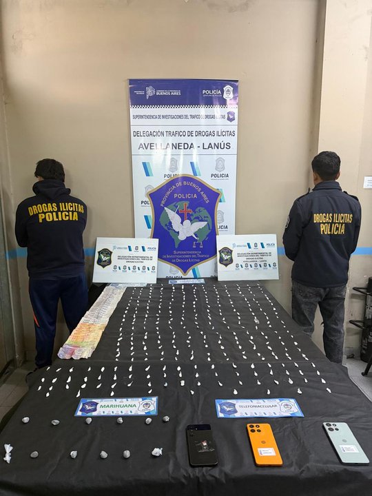 Desbaratan bunkers de drogas en Villa Sapito: los policías entraron escondidos en un camión frigorífico