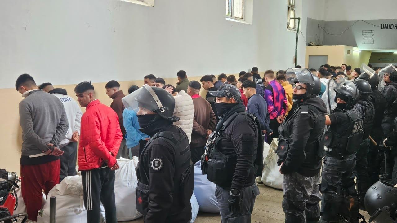 Masivo traslado de internos de Devoto a Marcos Paz: 609 reclusos en dos días