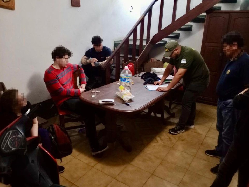 Chaco: cayeron dos jóvenes acusados de planificar con Inteligencia Artificial un tiroteo masivo en una universidad