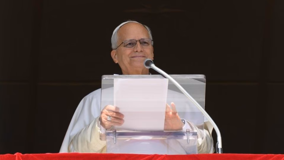 El papa León XIV pasó "una noche tranquila" tras ser operado de un tumor pulmonar en Roma