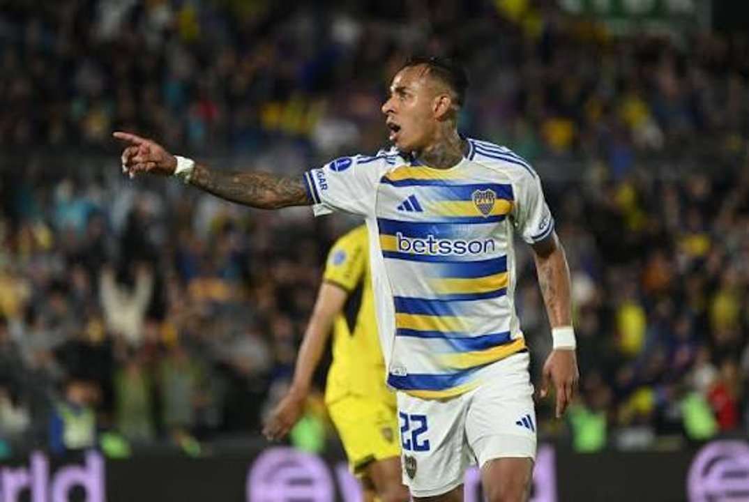 Sebastián Villa se retira con dolor tras el partido ante Vasco da Gama