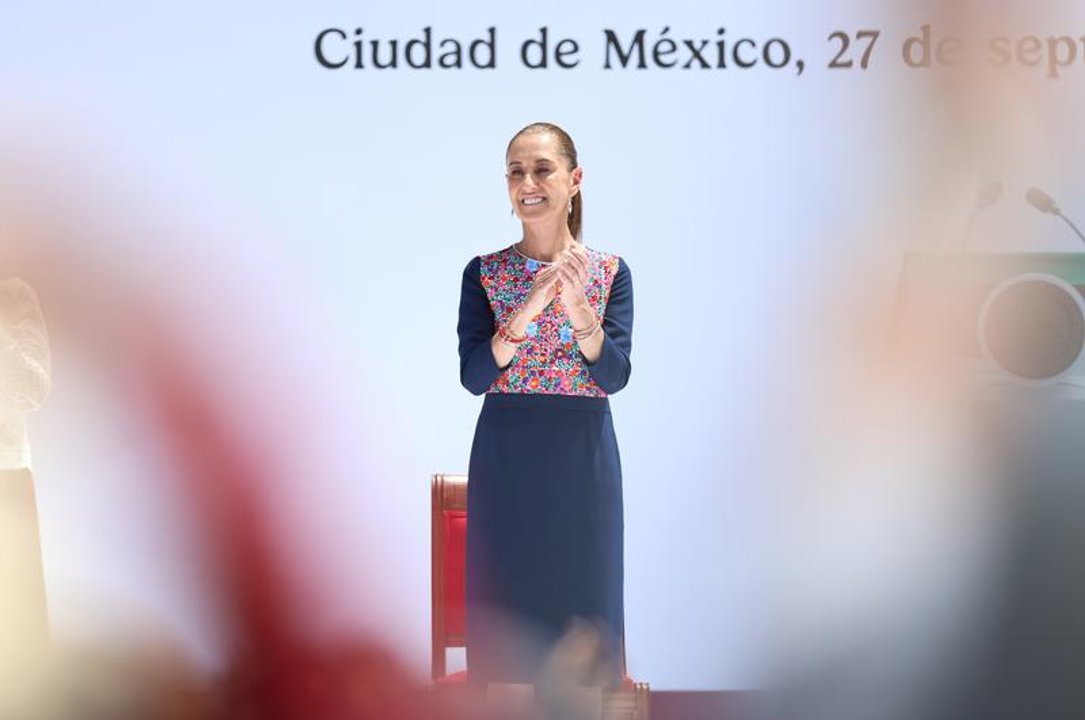 Claudia Sheinbaum durante una transmisión en vivo por redes sociales