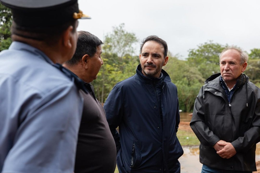 Valdés supervisa la asistencia a damnificados por la creciente del Paraná