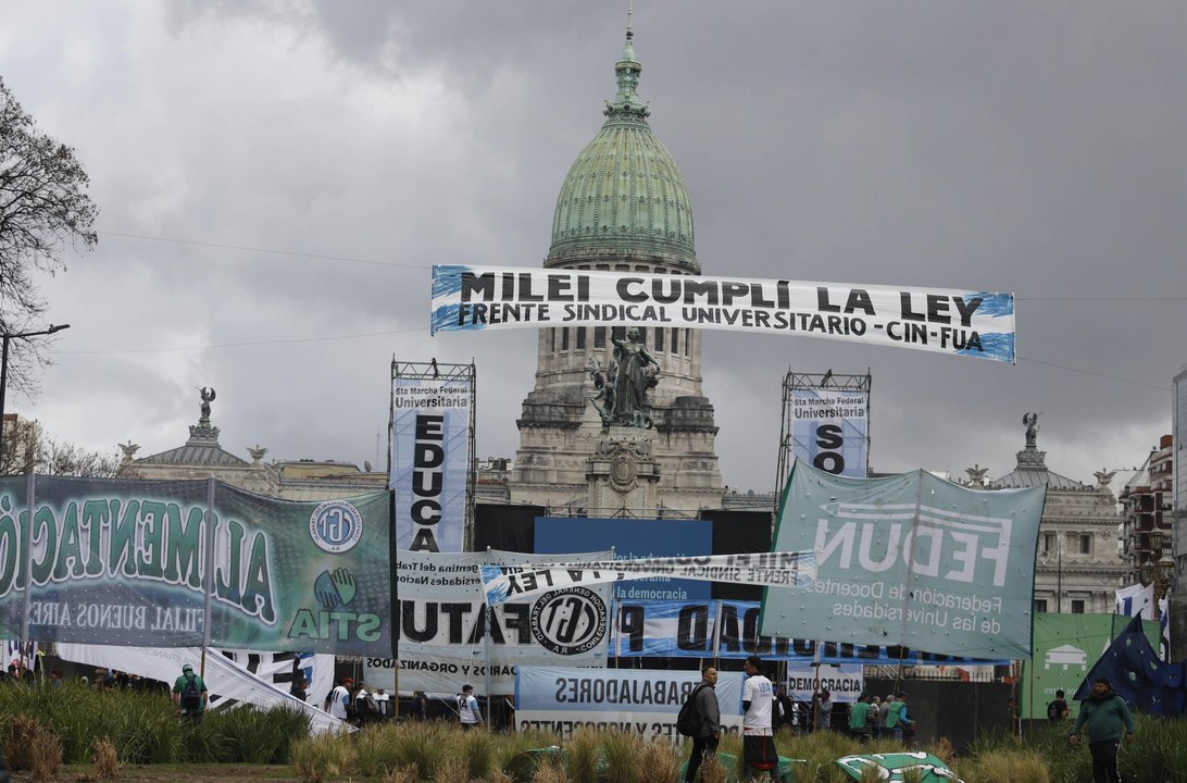 Incidentes en la Marcha Federal Universitaria: hubo gases lacrimógenos y camiones hidrantes
