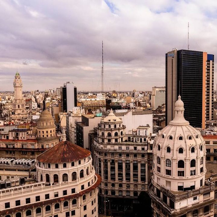 Mariela Blanco explora los mitos y las contradicciones de Buenos Aires en Ciudad Cambalache