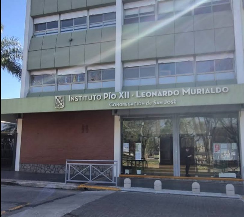 Grave denuncia en un colegio de Villa Bosch por alumnos que crearon imágenes de sus compañeras con IA