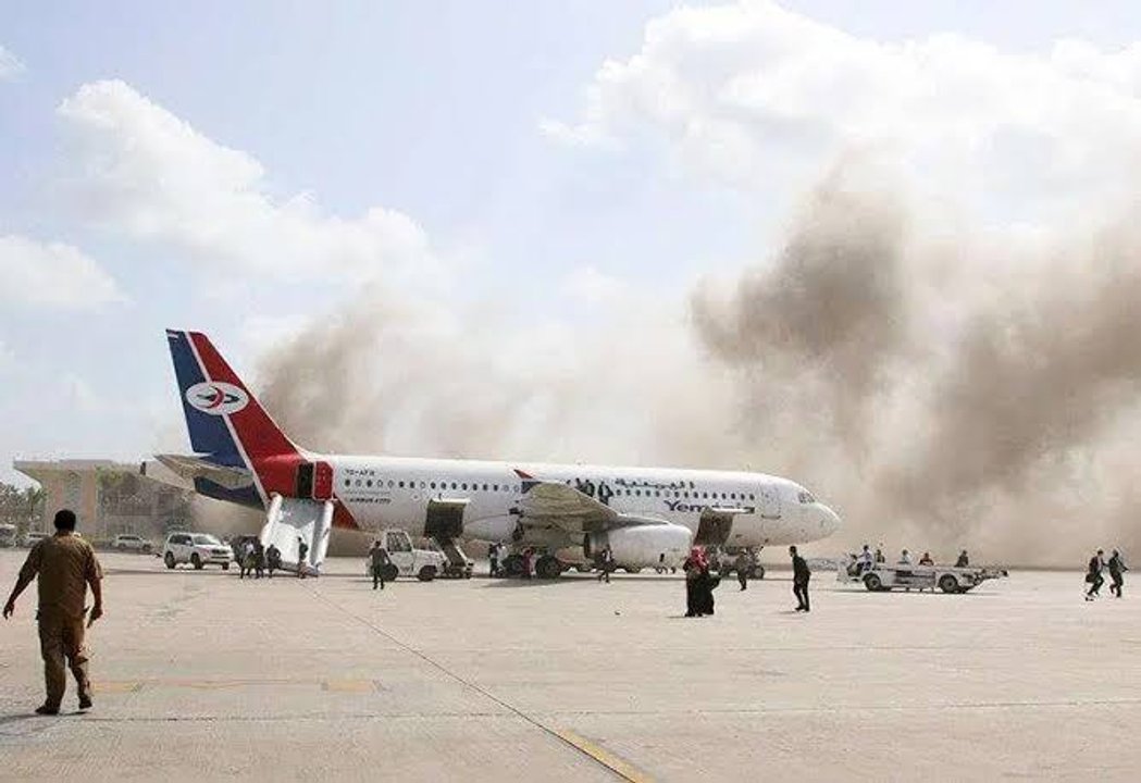 Dos misiles impactaron en el aeropuerto de Adén, ciudad portuaria de Yemen