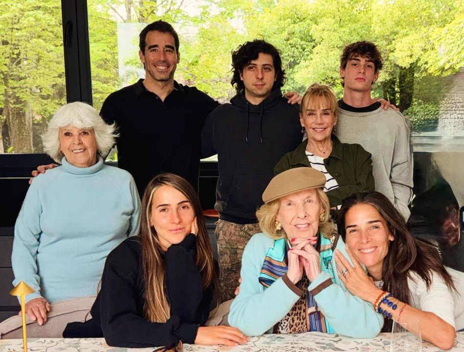 Mirtha Legrand junto a su familia en el Día de la Madre