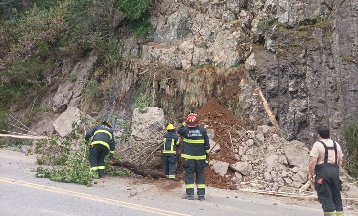 Corte total en la Ruta 40 tras un desmoronamiento en la zona de Villa La Angostura