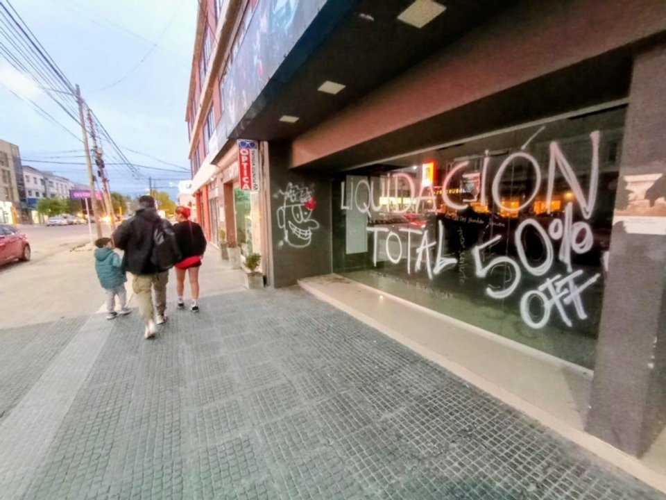 Comercios y servicios en Santa Cruz afectados por la caída de la actividad