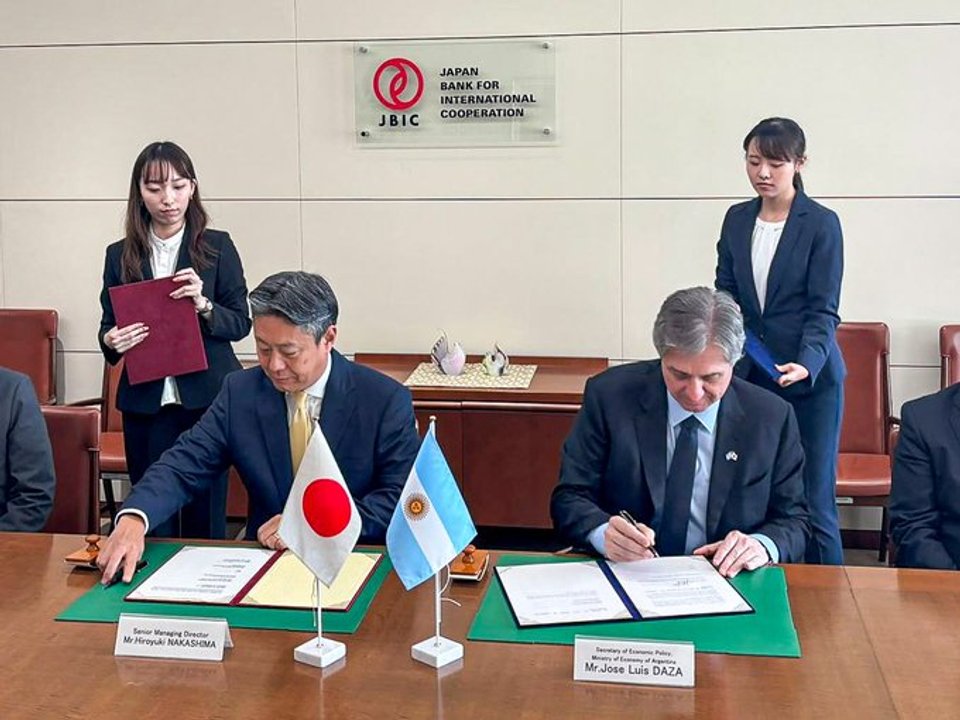 Argentina firma con Japón instrumento para financiar proyectos energéticos