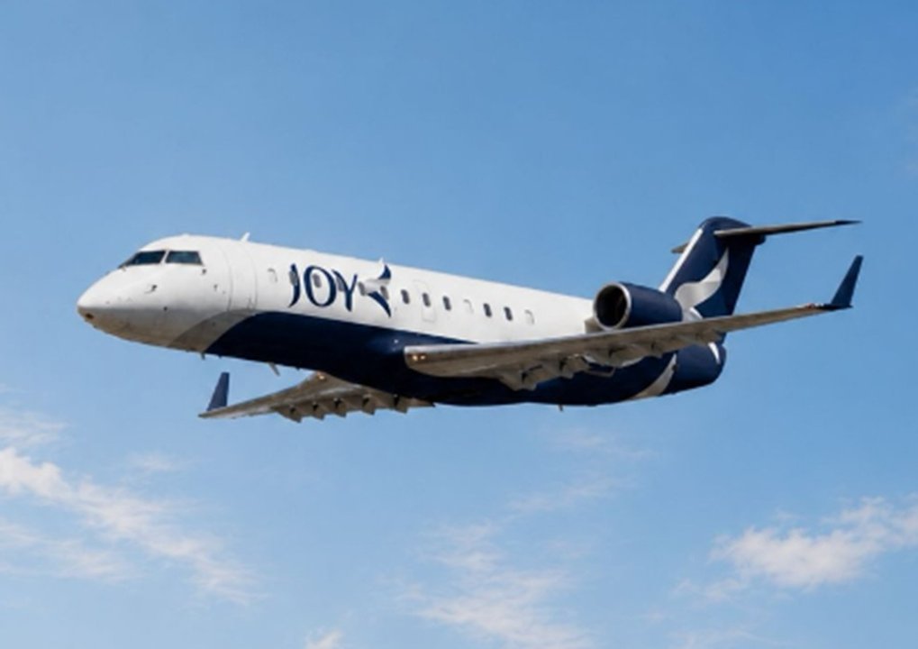 Avión de Joy Airline en pista preparado para operar nuevas rutas