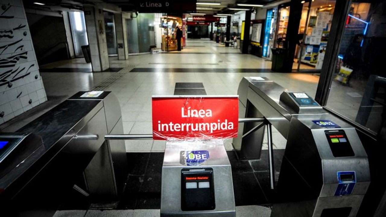 Formación de subte detenida durante una jornada de paro