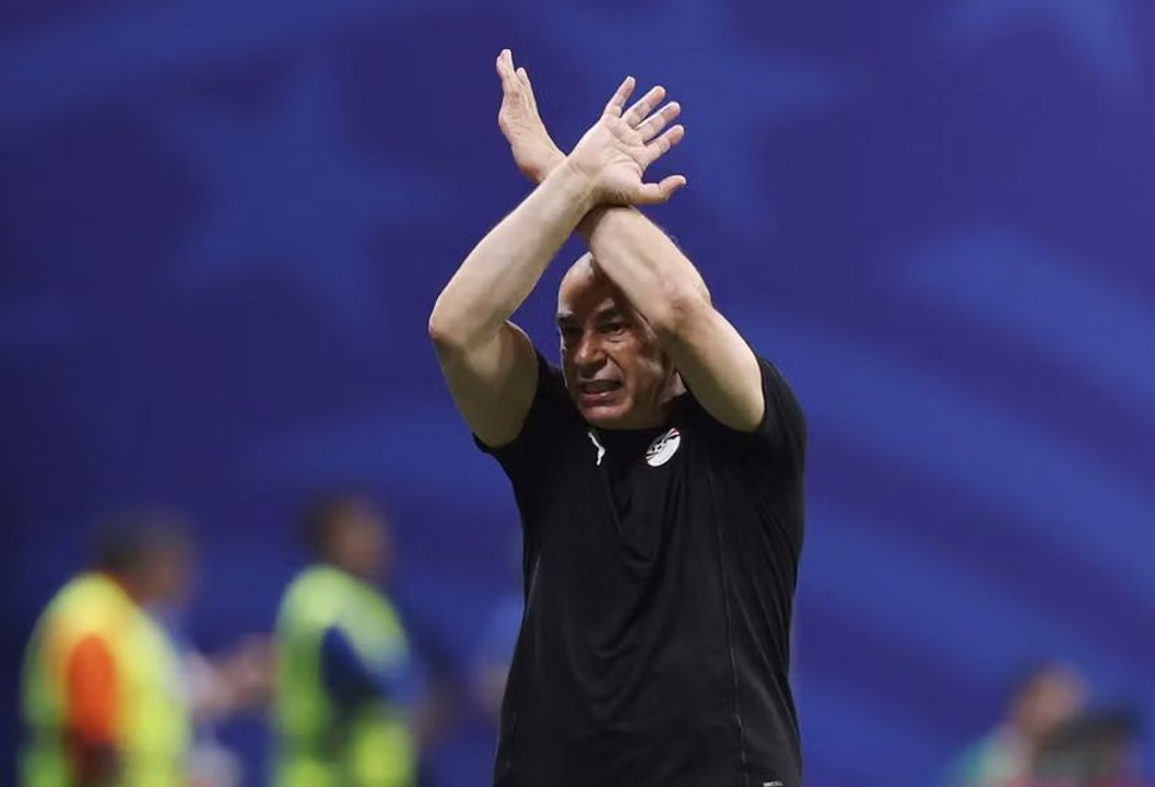 Hossam Hassan discute con el árbitro en el Mundial 2026