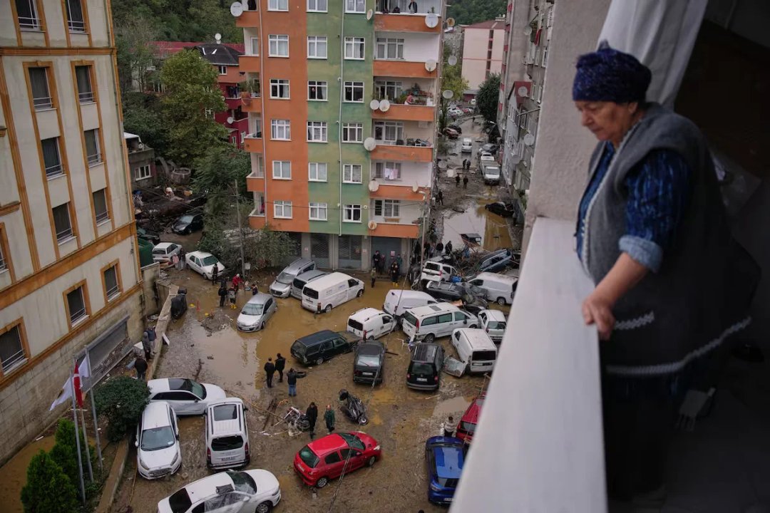 Al menos 10 muertos por las peores lluvias en ocho décadas en Estambul
