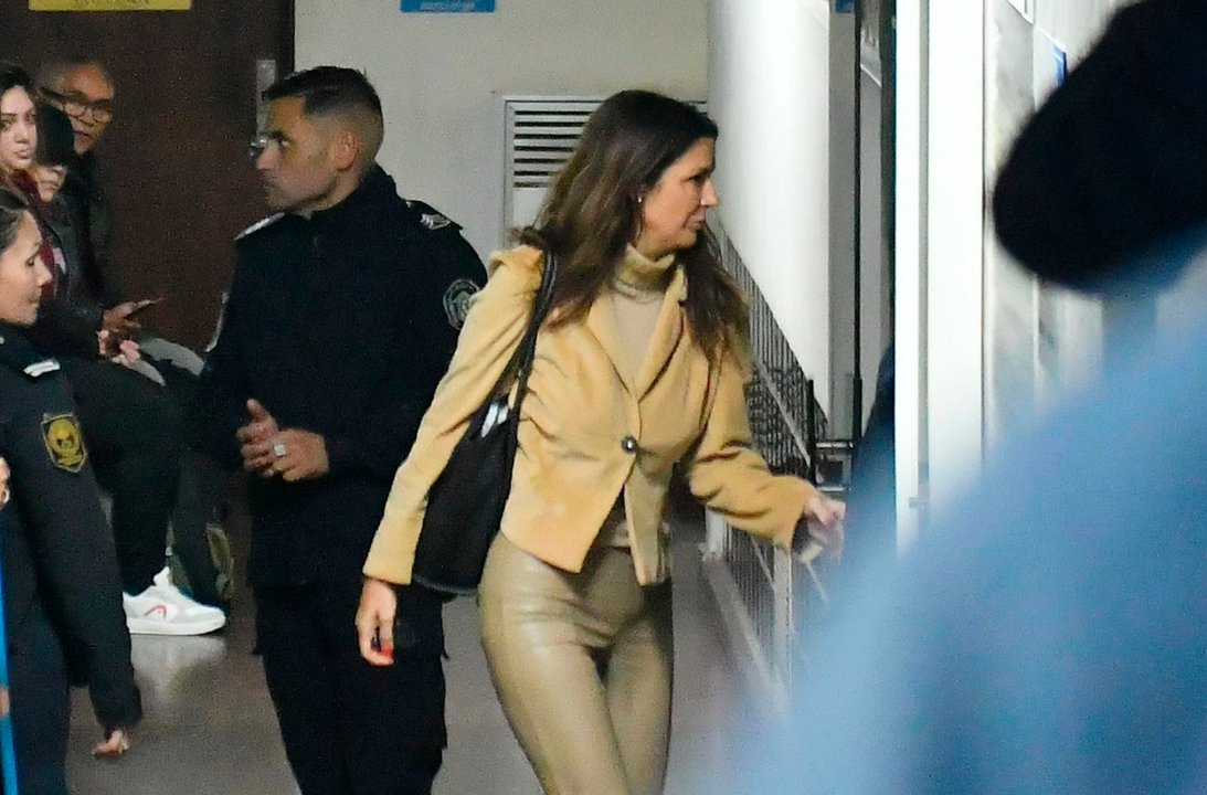 Patrullero policial en operativo en barrio privado