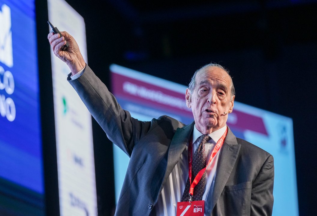 Ricardo Arriazu durante su exposición en Buenos Aires
