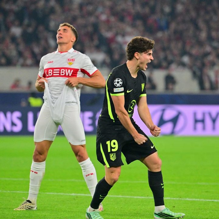 Julián Álvarez celebra su gol con la camiseta del Atlético de Madrid