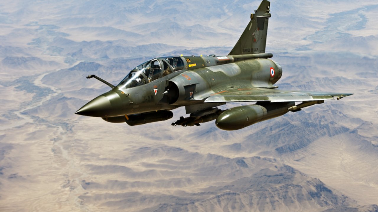 Un avión de combate francés se estrelló durante un vuelo de entrenamiento: al menos un muerto Un avión de combate francés se estrelló durante un vuelo de entrenamiento: al menos un muerto