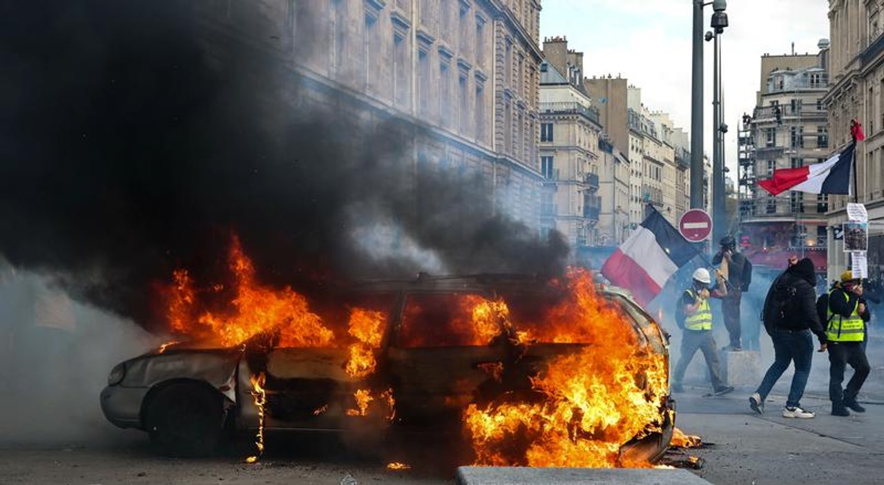 Francia: Chalecos Amarillos marchará en París y Macron advirtió por disturbios