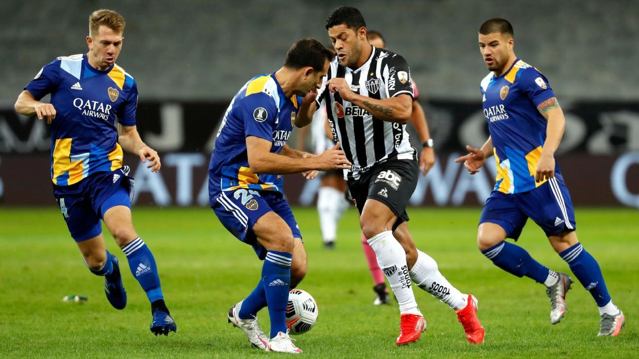 Cruce entre jugadores de Boca y Atlético Mineiro por Copa Libertadores