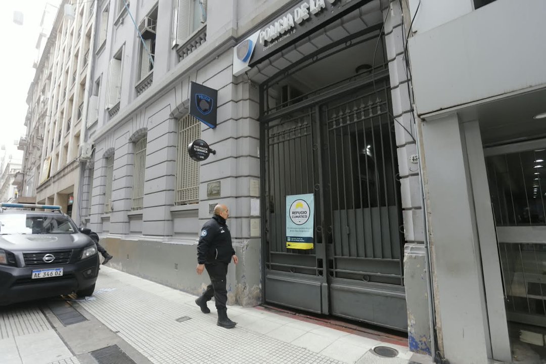 Operativo policial en la Comisaría Vecinal 13D de la Ciudad de Buenos Aires