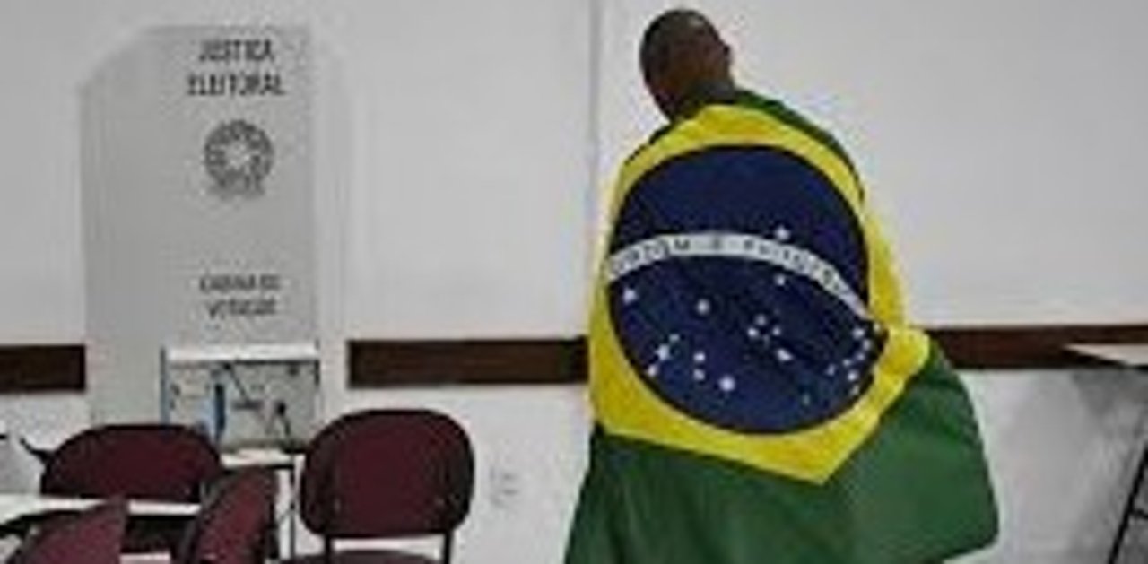 Bolsonaro y Lula, cabeza a cabeza a horas del balotaje en Brasil