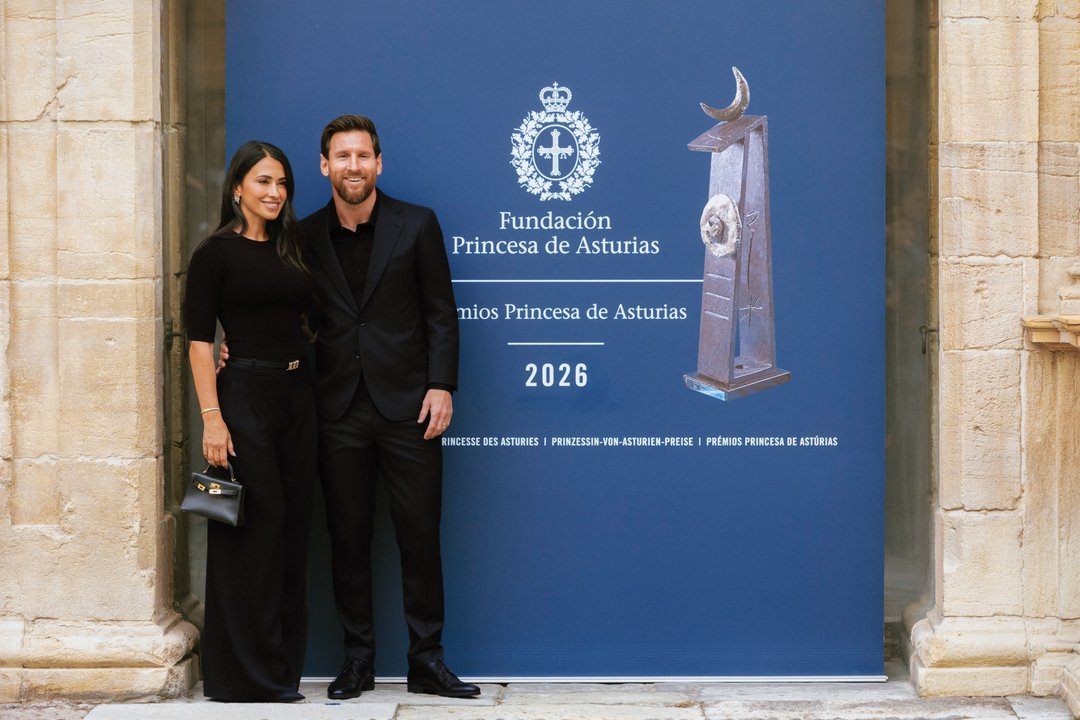 Antonela Roccuzzo y Lionel Messi en la ceremonia del Premio Princesa de Asturias