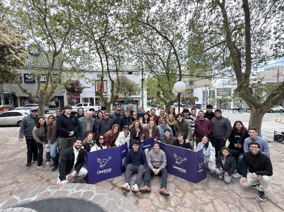 Militantes de La Libertad Avanza en jornada de afiliación en la provincia de Buenos Aires