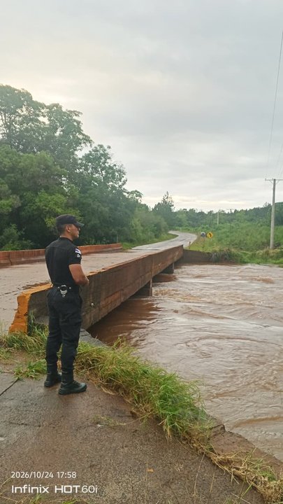 "El Niño" en Misiones: la crecida de los ríos mantiene 14 pasos fronterizos cerrados y ocho pasos terrestres afectados