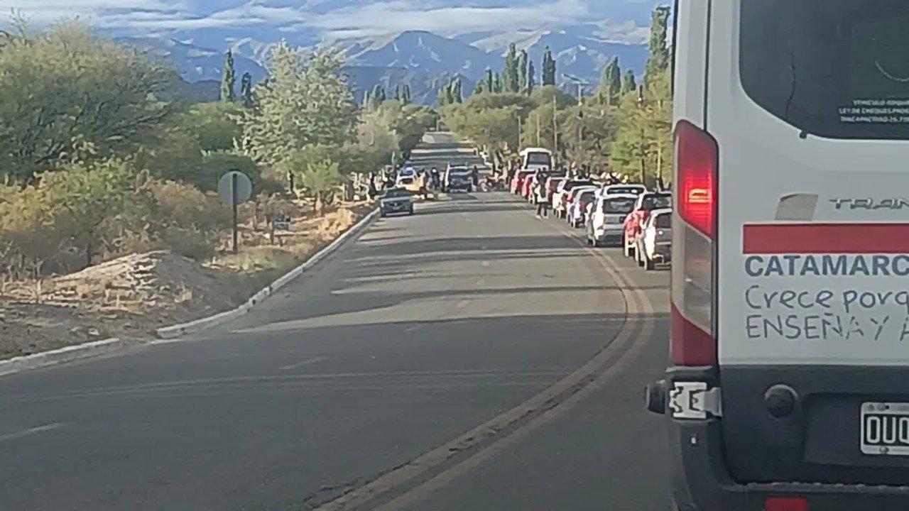 Catamarca: denuncian una semana sin agua y cortan la Ruta 40 por un servicio provincial