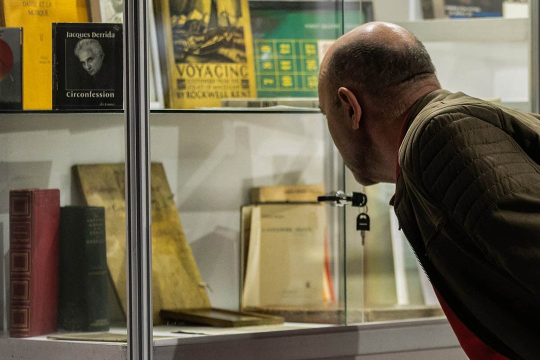 Charlas, coleccionismo y ediciones únicas: la programación de la Feria del Libro Antiguo