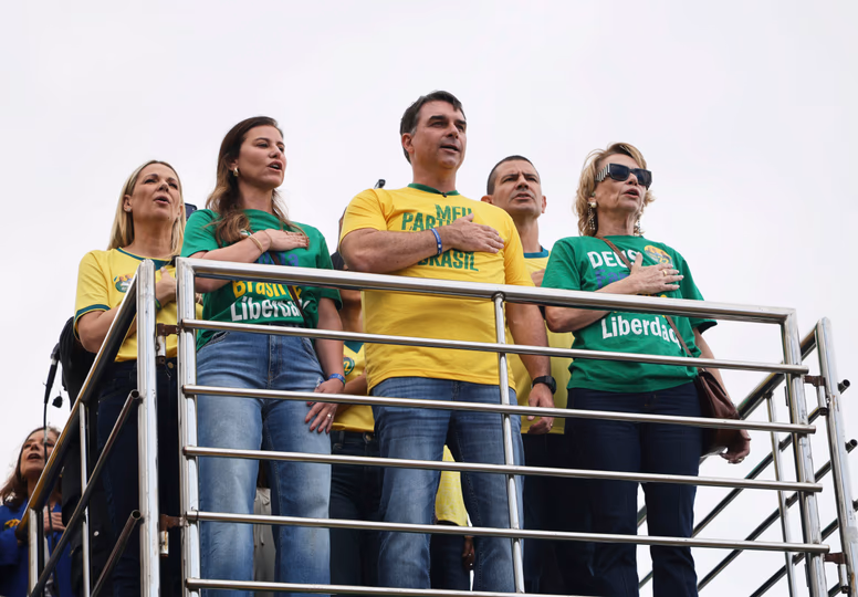 Migraciones desestimó el ingreso de Flávio Bolsonaro a la Argentina