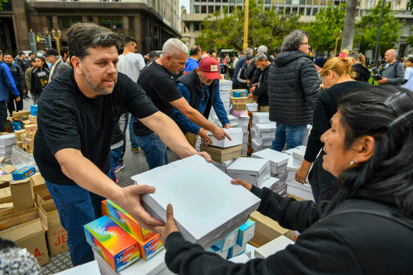 Fabricantes de calzado realizaron un “zapatazo» solidario en “defensa” de la industria nacional