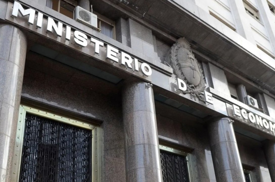 Ministerio de Economía licita deuda en pesos y dólar linked