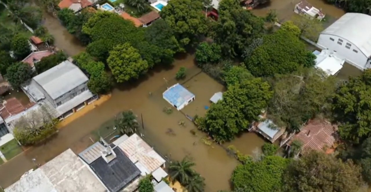 La crecida del Paraná golpea al turismo en Corrientes