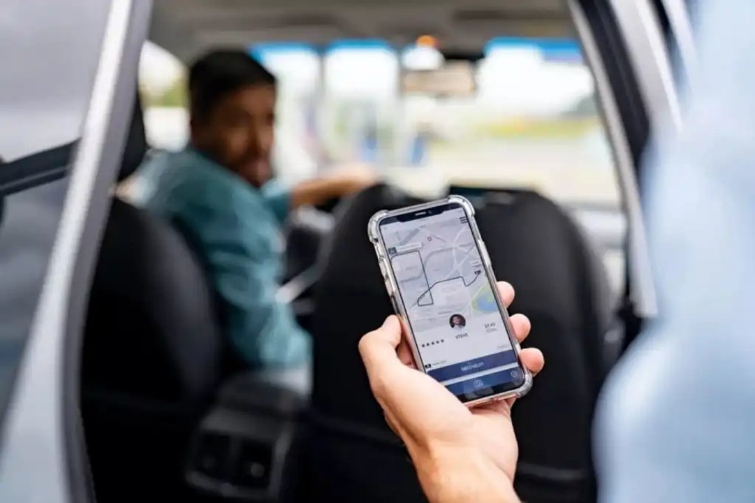 Una mujer denunció que un chofer de Uber la atacó en pleno viaje